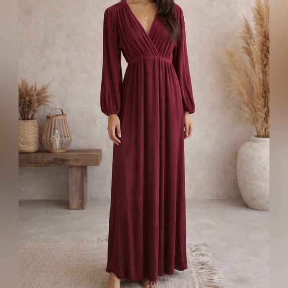 Baltic Born Dresses & Skirts - Baltic Born Venus Pleated Evening Long Sleeve Maxi Dress in Burgundy